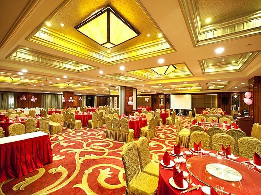 Friend Hotel Shanghai Bagian luar foto