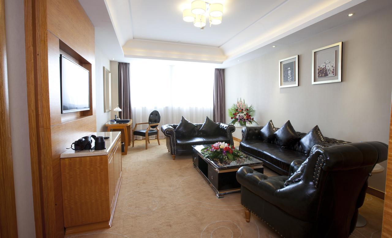 Friend Hotel Shanghai Bagian luar foto