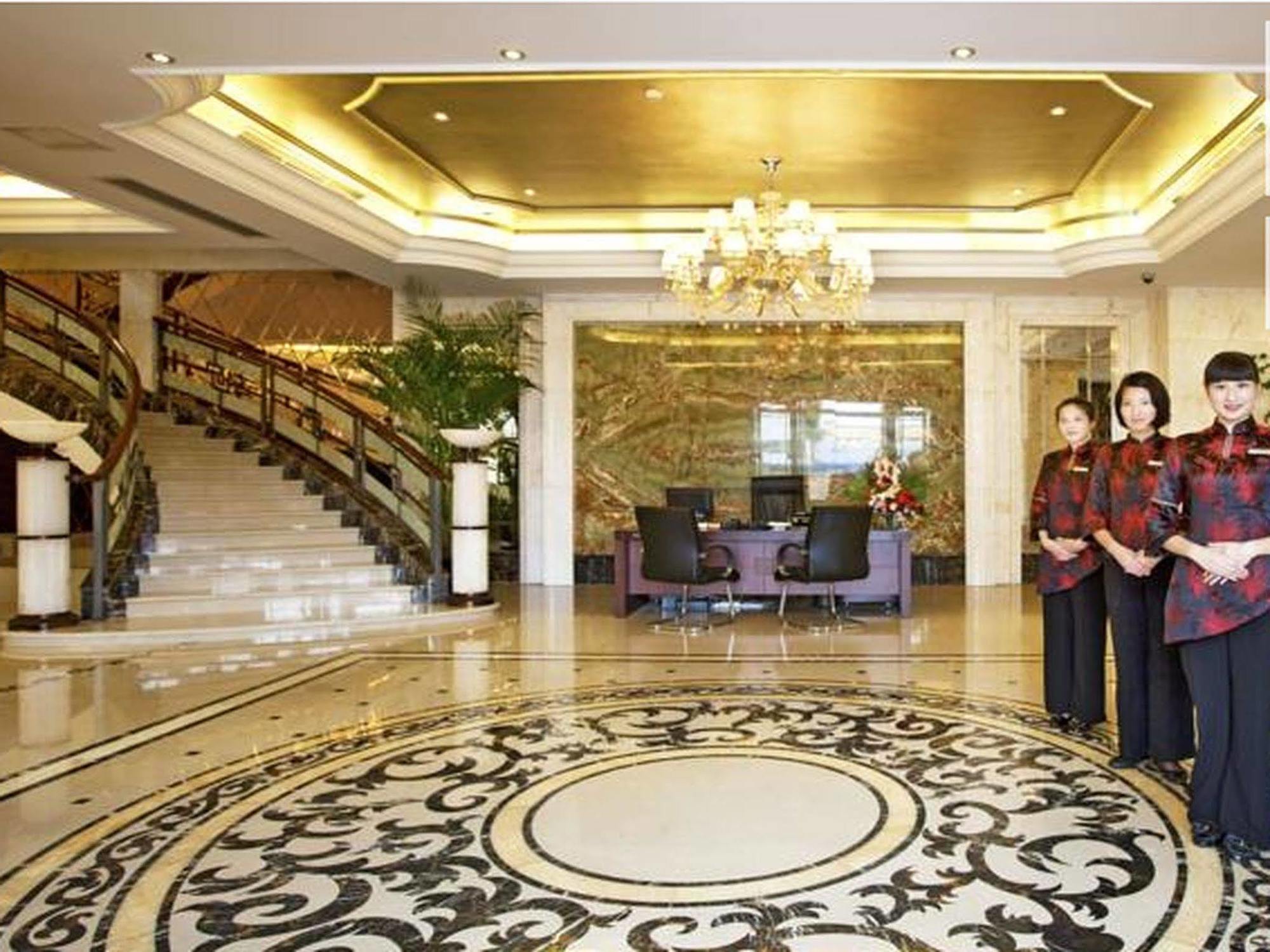 Friend Hotel Shanghai Bagian luar foto
