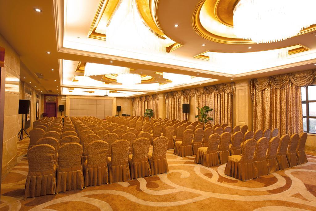 Friend Hotel Shanghai Bagian luar foto